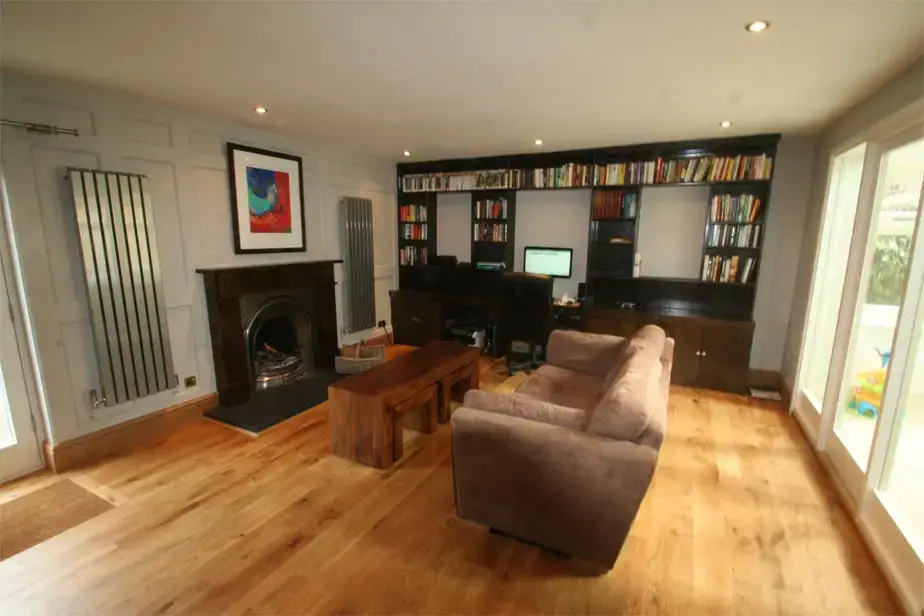 Lounge at Four Ashes (Stunning Water Views)