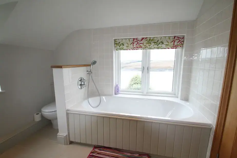 Family bathroom at Four Ashes (Stunning Water Views)