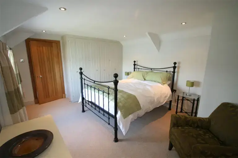 Bedroom at Four Ashes (Stunning Water Views)