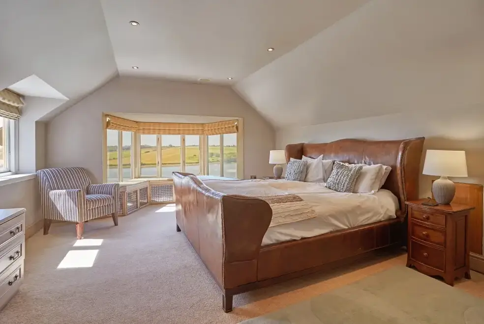 Luxurious bedroom at Four Ashes (Stunning Water Views)