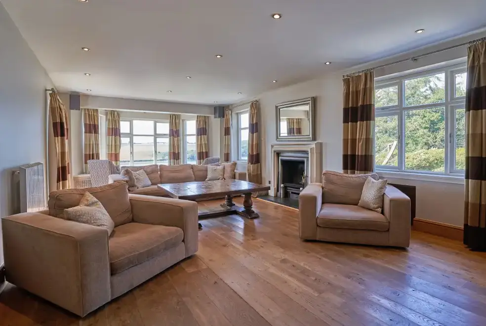 Lounge at Four Ashes (Stunning Water Views)