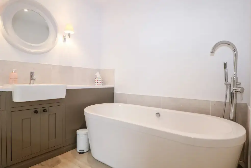 Family bathroom at Fox's Den