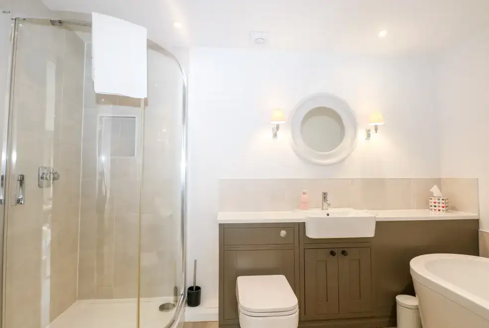 Family bathroom at Fox's Den