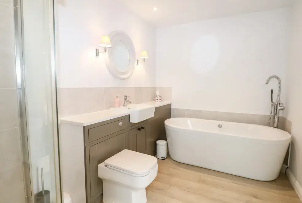 Family bathroom at Fox's Den