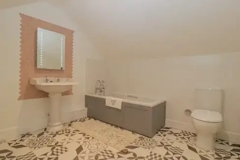 Family bathroom at Frith Green, Herefordshire