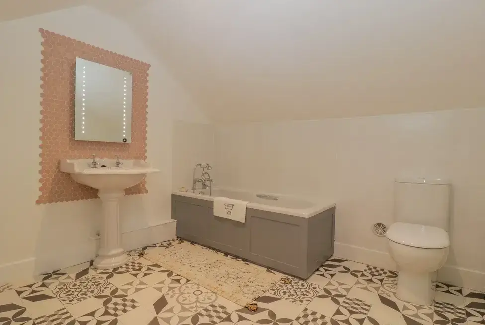 Family bathroom at Frith Green