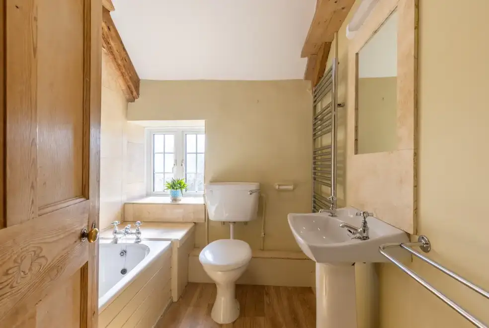 Family bathroom at Fuschia Cottage