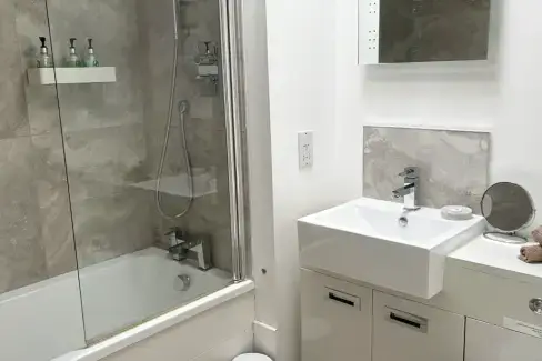 Family bathroom at Gaggles, Herefordshire