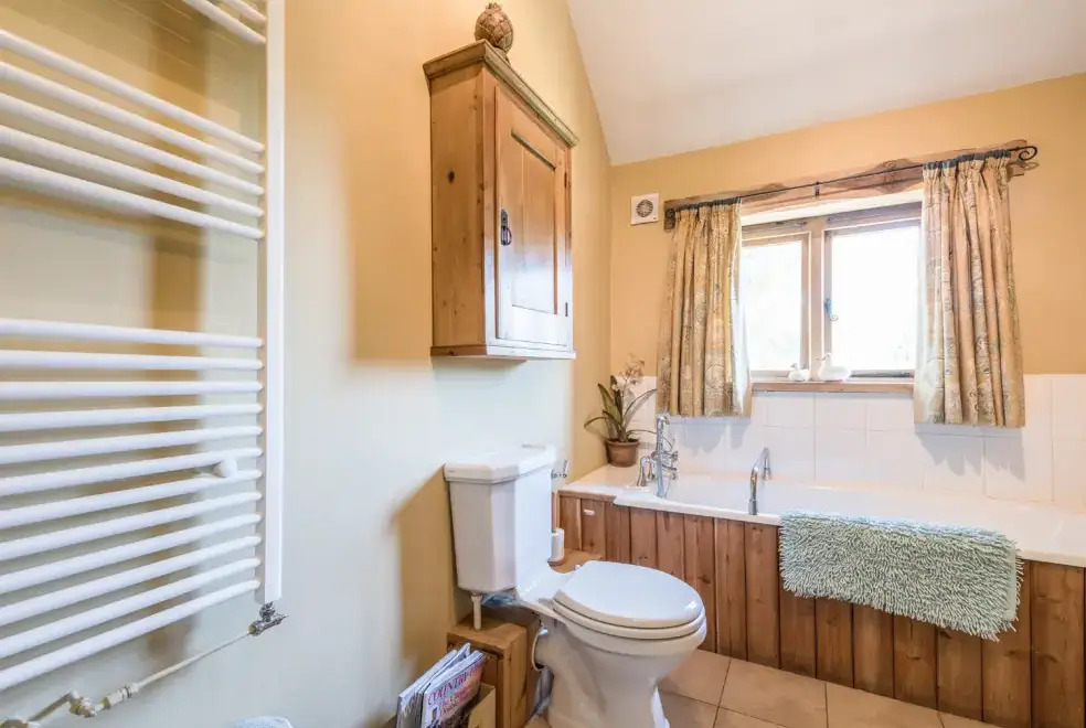 Family bathroom at Garden Barn