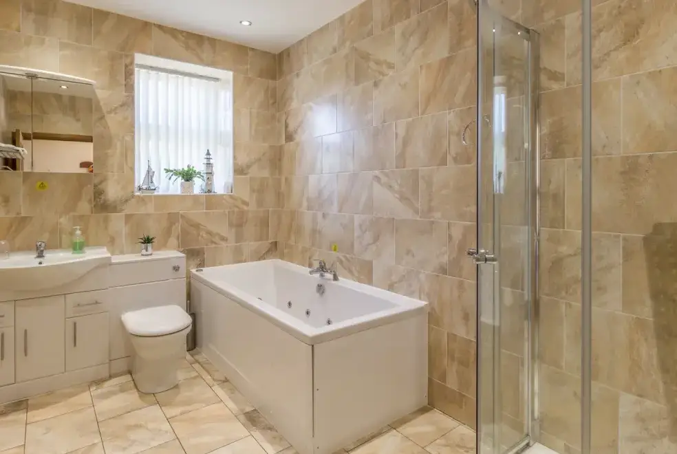 Family bathroom at Gardener's Country Cottage