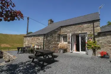 Garth Morthin Holiday Barn, near Snowdonia National Park, Morfa Bychan, Gwynedd