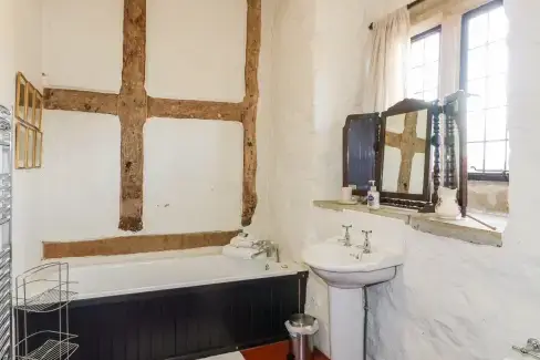 Family bathroom at Gatehouse Croft, Warwickshire