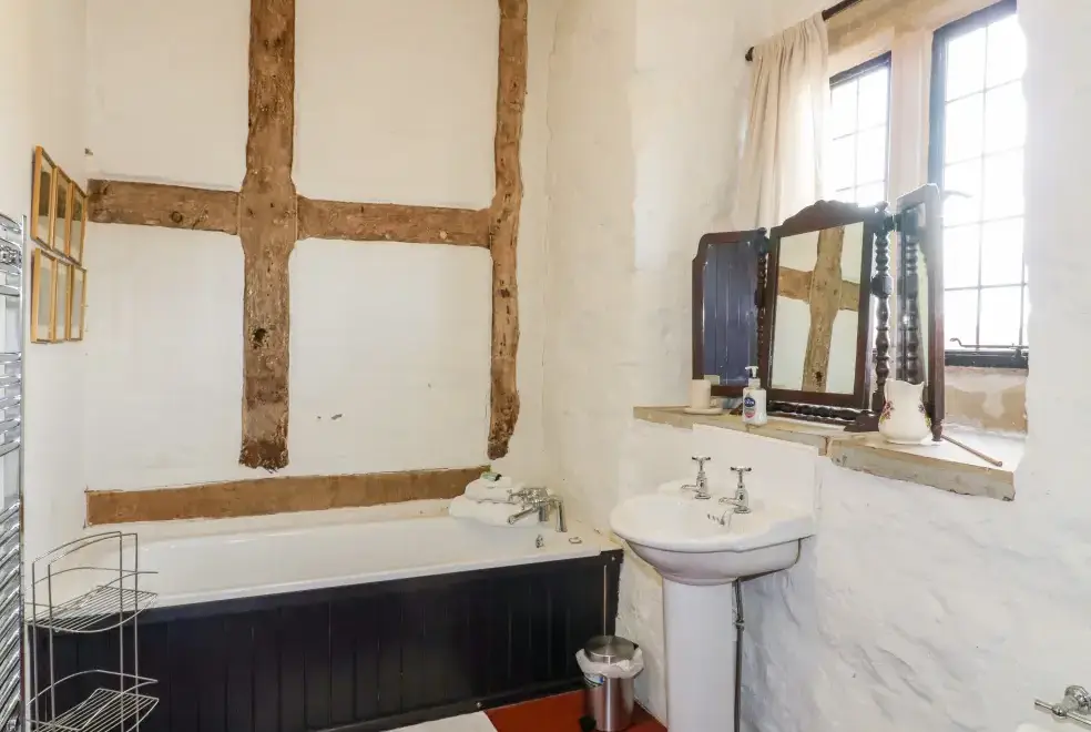 Family bathroom at Gatehouse Croft