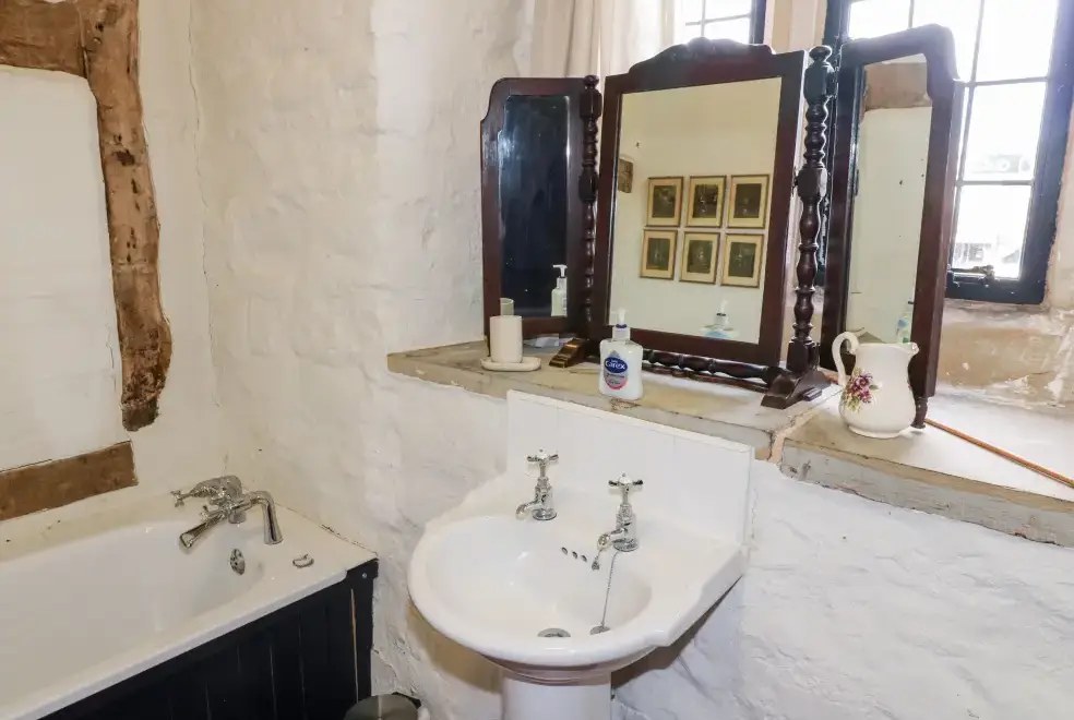 Ensuite bathroom at Gatehouse Croft