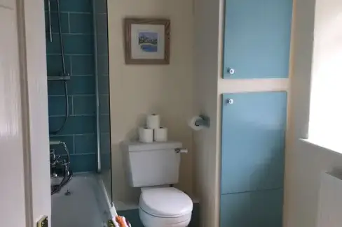 Family bathroom at Gatehouse West, Colmer Estate, Devon