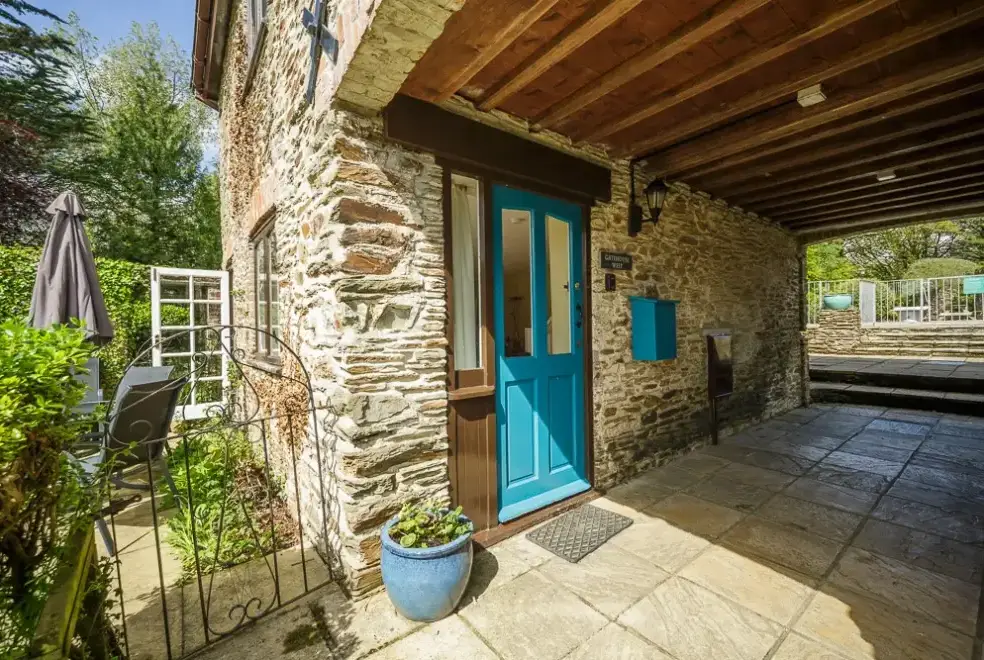 Patio area at Gatehouse West, Colmer Estate
