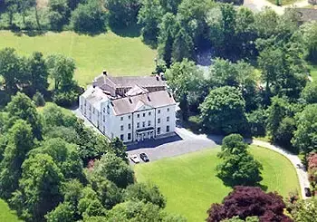 Glansevin Mansion, from the outside