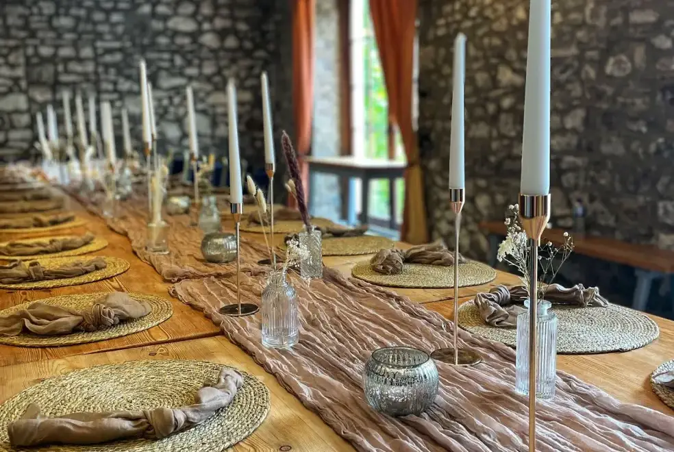 Dining room at Glansevin Mansion