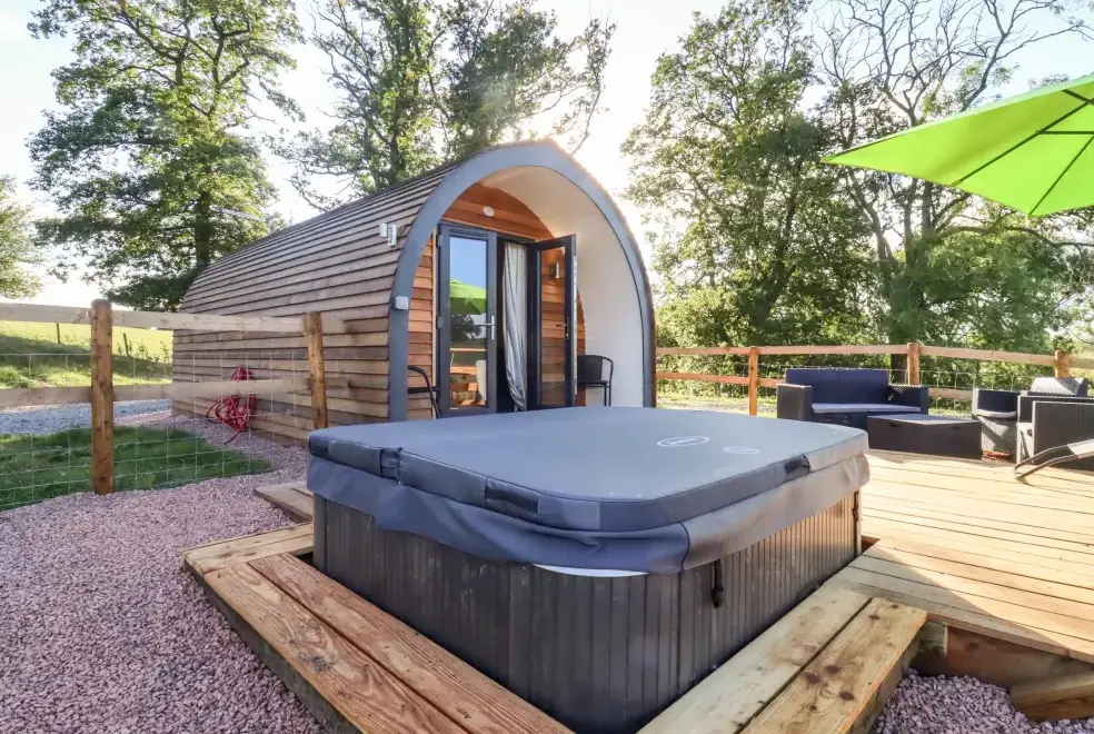 Private Hot Tub at Goose Pod