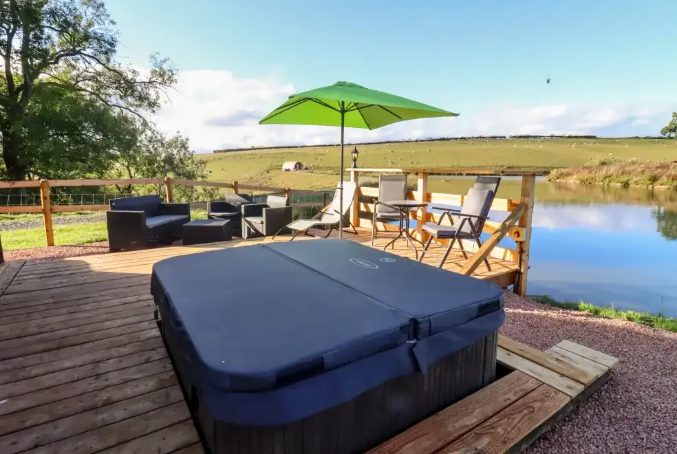 Private Hot Tub at Goose Pod