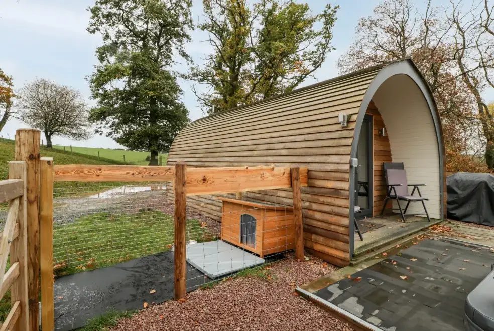 Goose Pod, from the outside