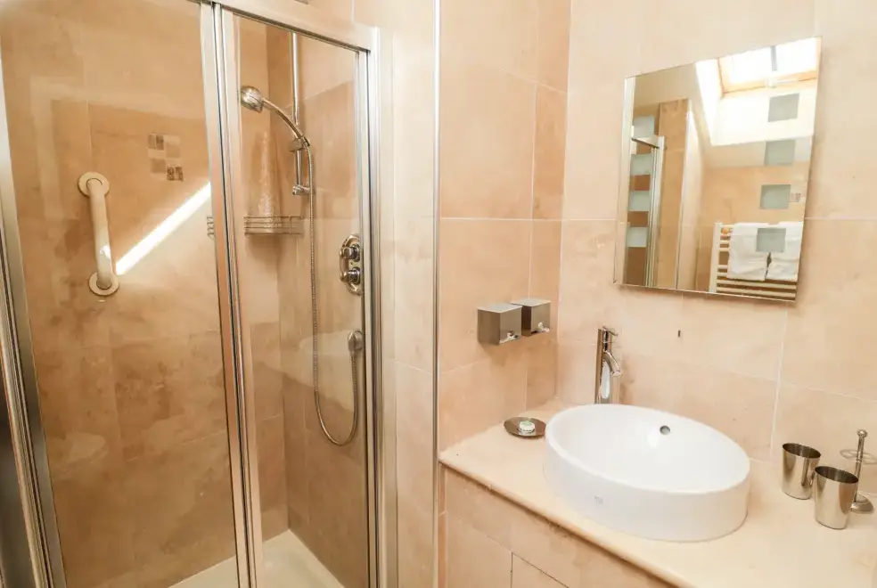 Shower room at Granary Barn