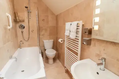 Family bathroom at Granary Barn, Northumberland