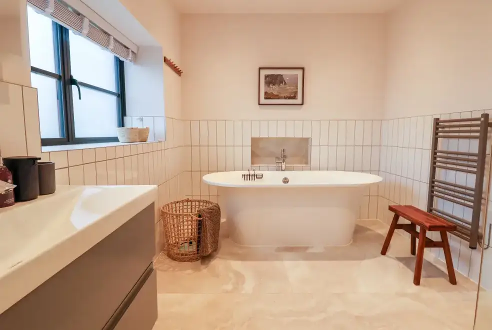 Family bathroom at Grange Barn