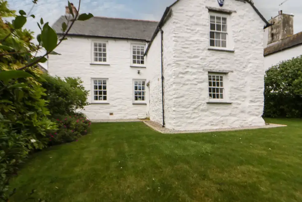 Great Western Farmhouse, from the outside