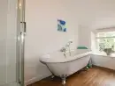 Ensuite bathroom at Great Western Farmhouse - thumbnail photo