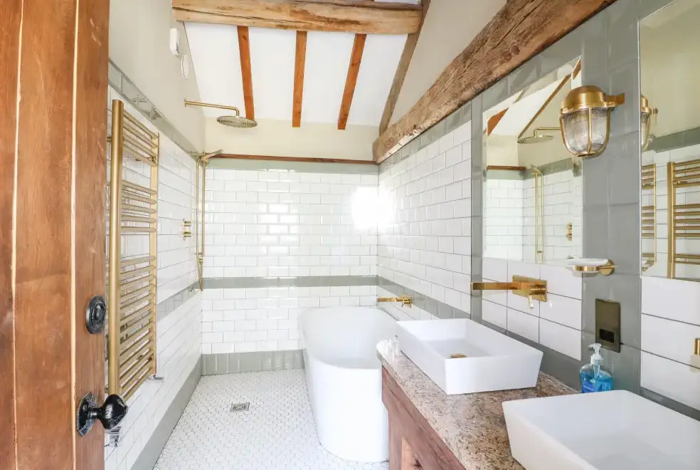 Ensuite bathroom at Green Barn