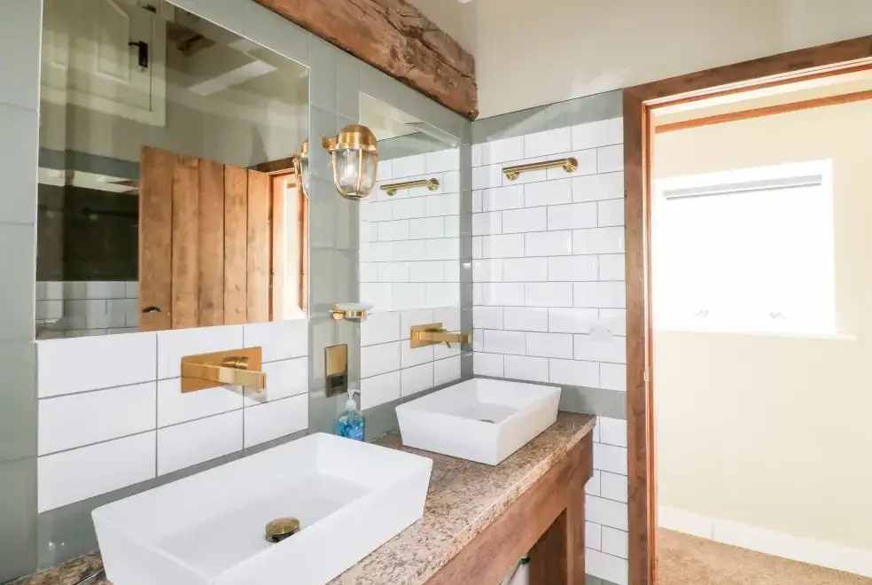 Ensuite bathroom at Green Barn