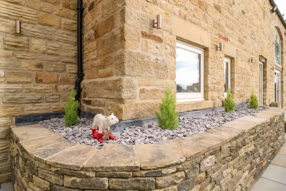 Green Barn, from the outside