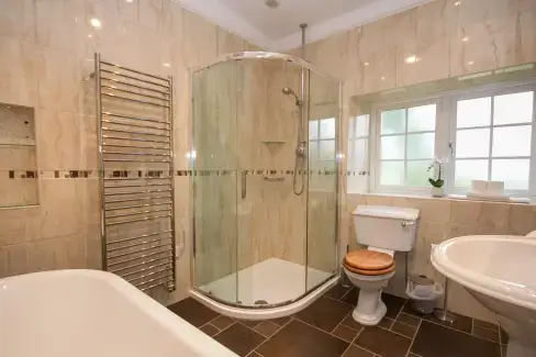 Family bathroom at Greens Norton House, Northamptonshire