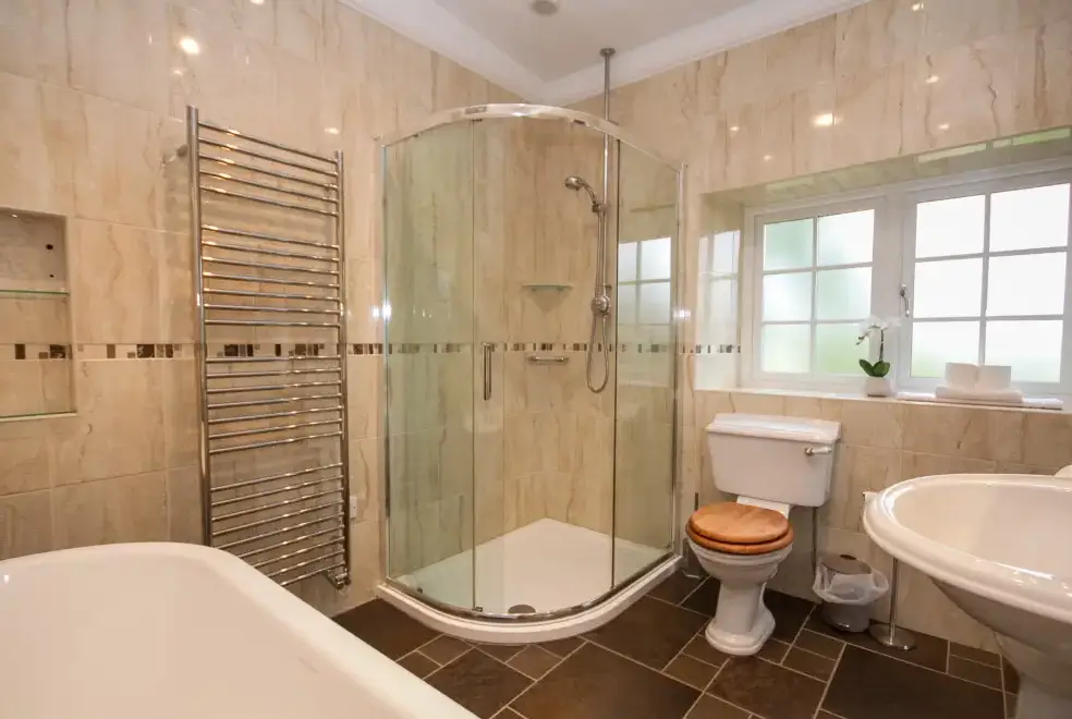 Family bathroom at Greens Norton House