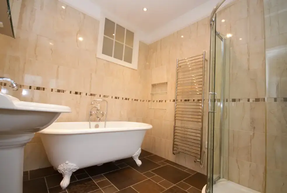 Family bathroom at Greens Norton House