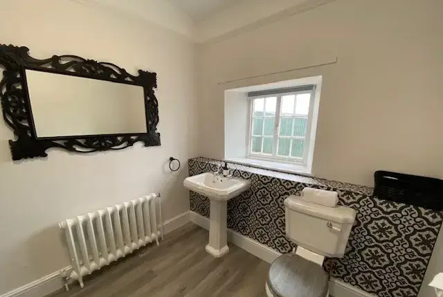 Loo at Greens Norton House