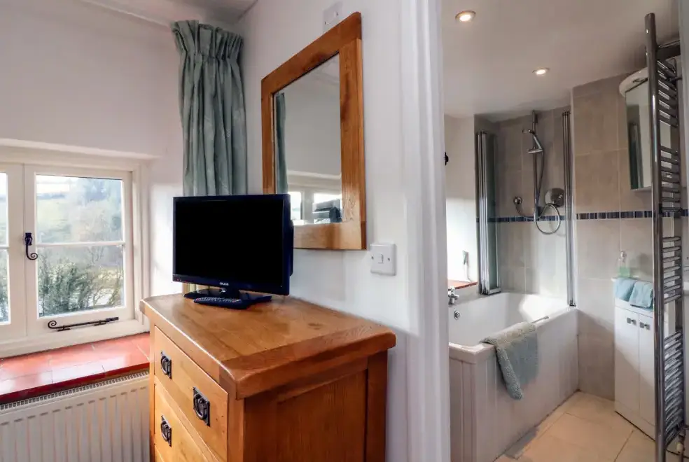 Ensuite bathroom at Greenslades Rural Retreat, Exmoor National Park