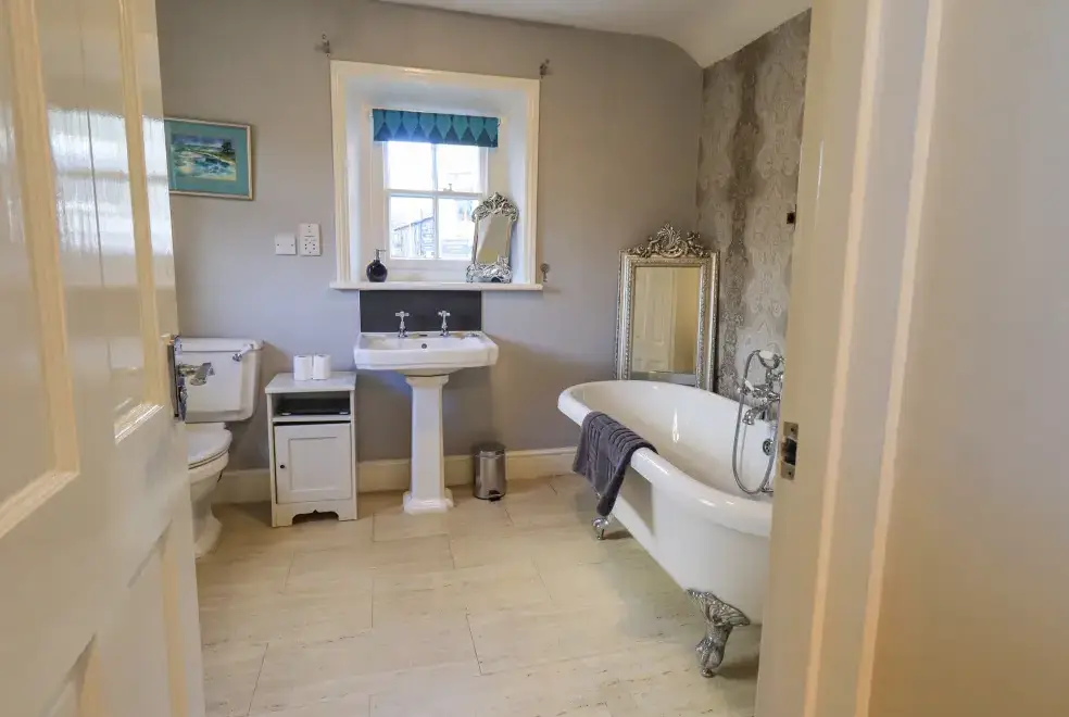 Family bathroom at Greta Mill