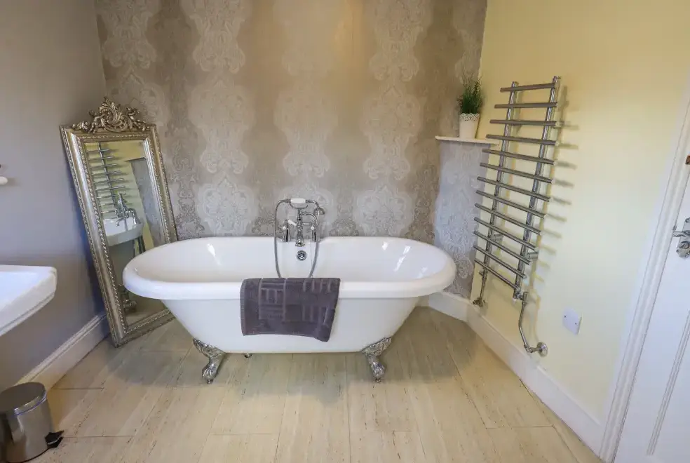 Family bathroom at Greta Mill