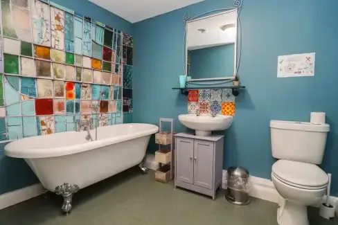 Family bathroom at Greyhound Barn, Gloucestershire