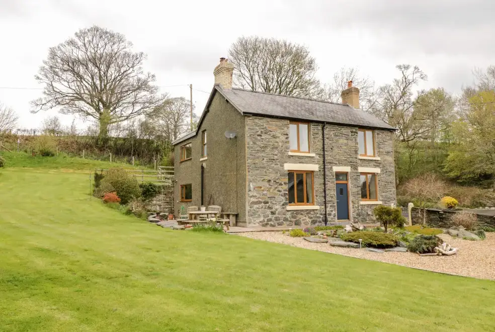 Groes Lwyd, from the outside