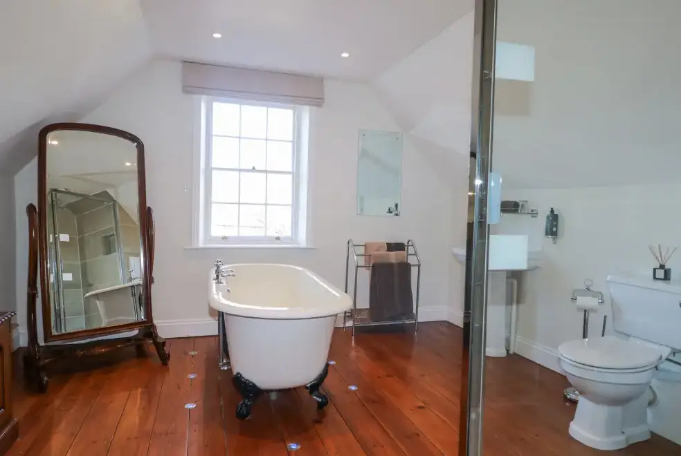 Family bathroom at Groomes Country House