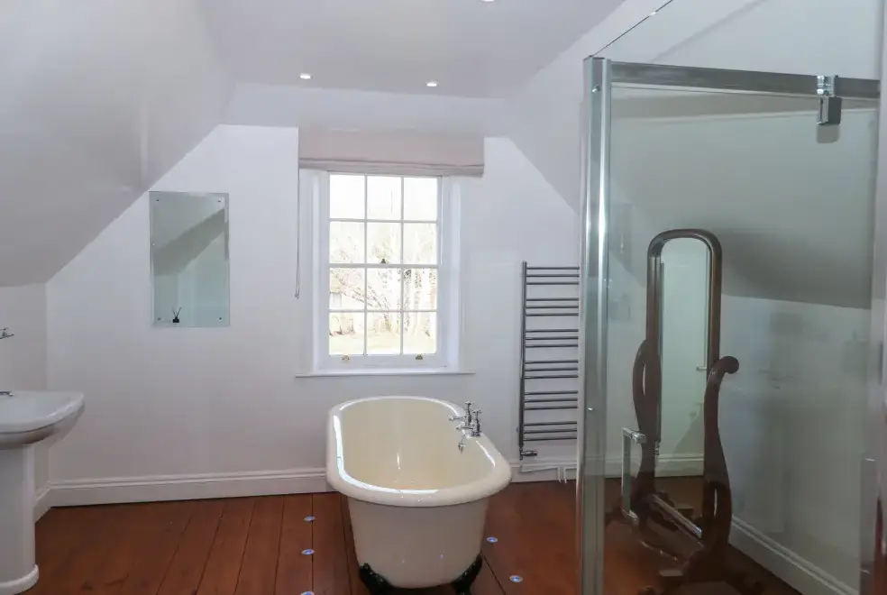 Family bathroom at Groomes Country House
