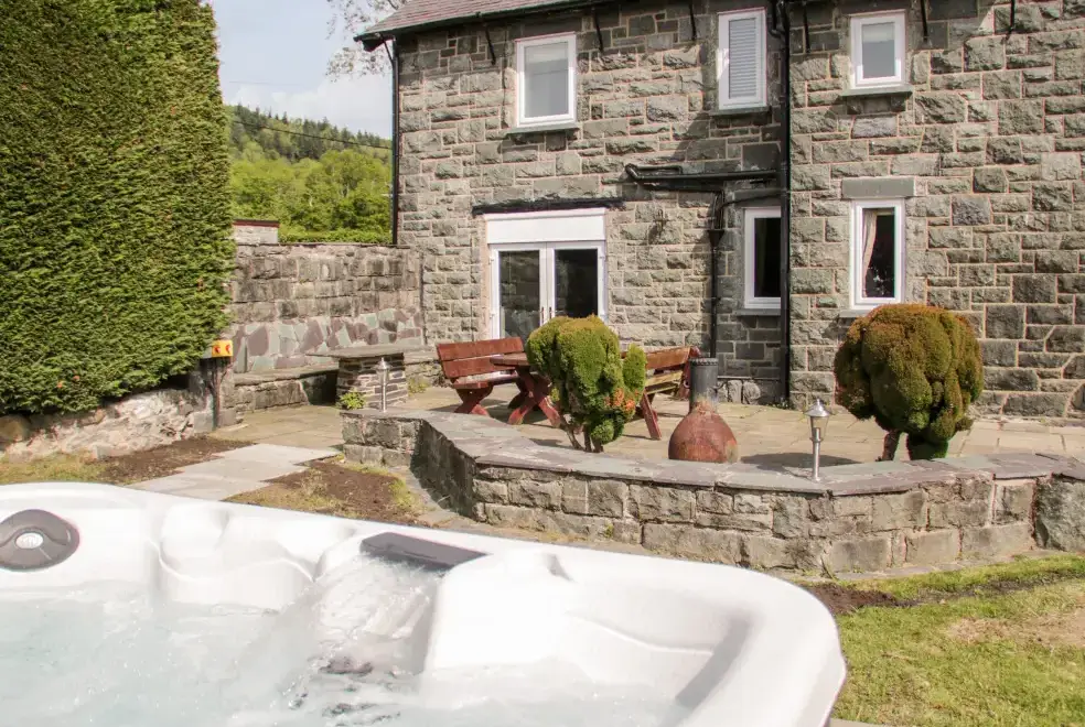 Private Hot Tub at Gwern Borter Manor
