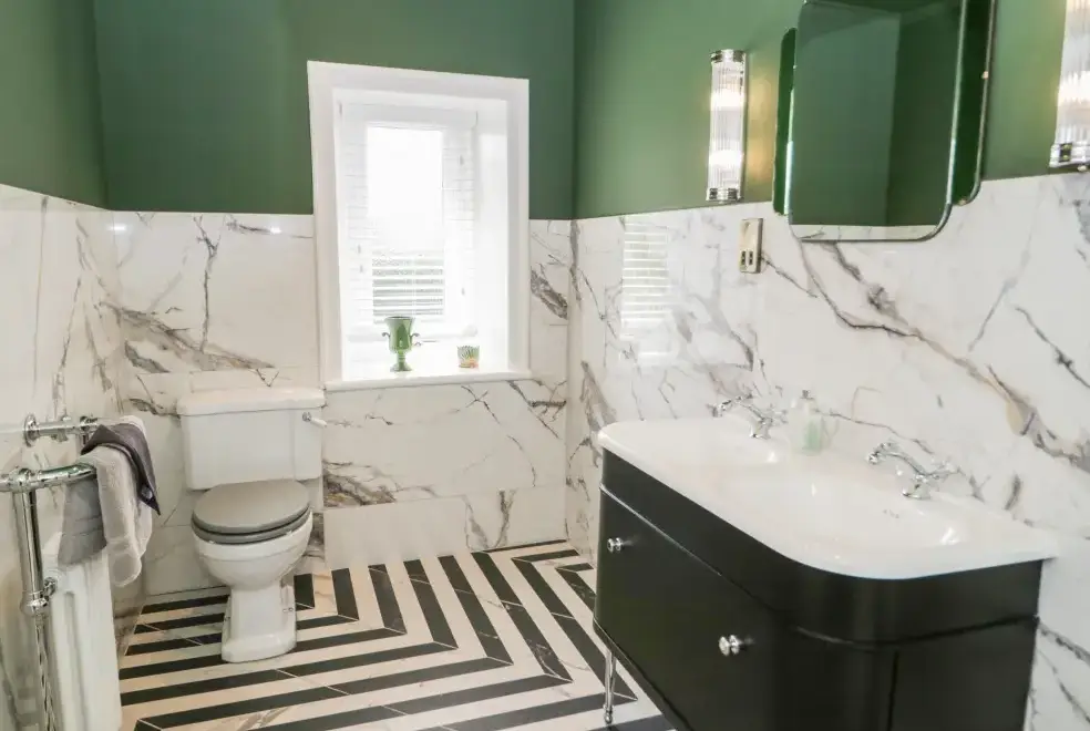 Ensuite bathroom at Gwern Borter Manor