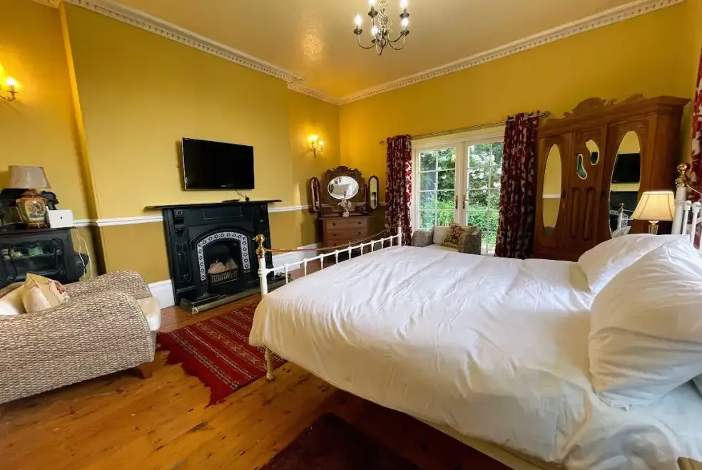 Romantic super-king bedroom at Hafod Grove Mansion House