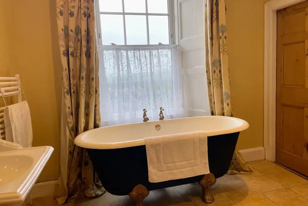 Ensuite bathroom at Hafod Grove Mansion House