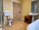Ensuite bathroom at Hafod Grove Mansion House - thumbnail photo