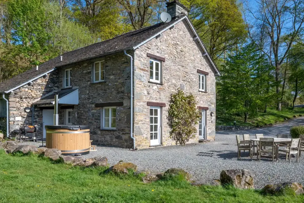 Hammerhole, from the outside